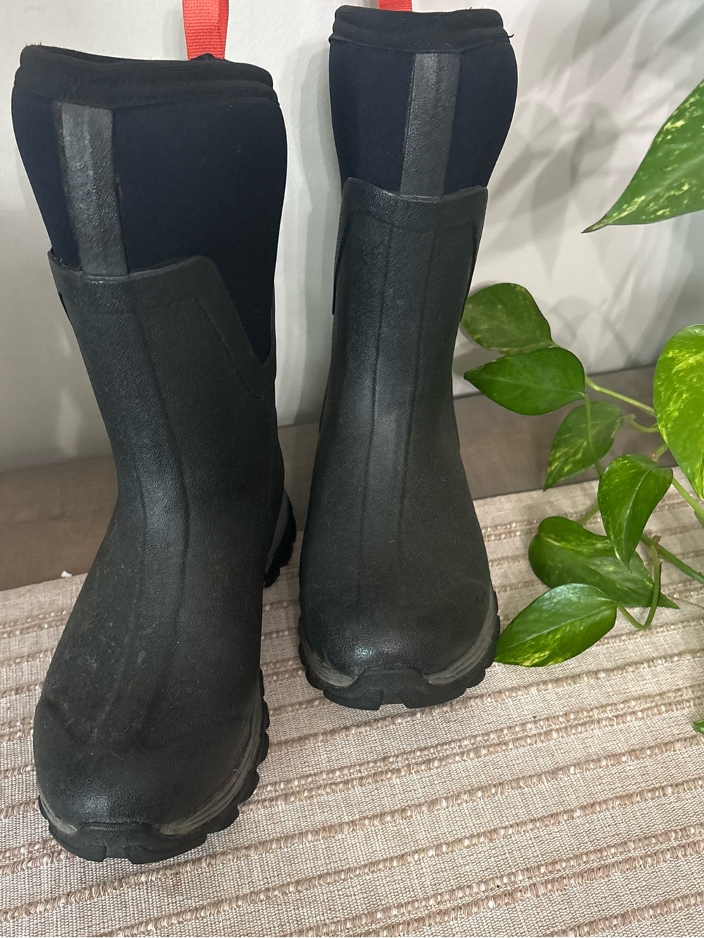 Muk Luks Black Women's Sz7.5 Waterproof Mid-Calf Rain Boots like new